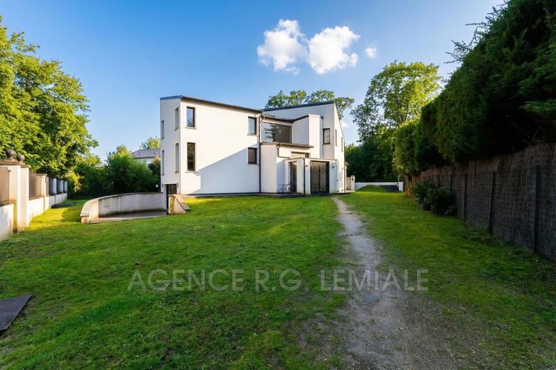 Maison - 190 m² - 10 pièces