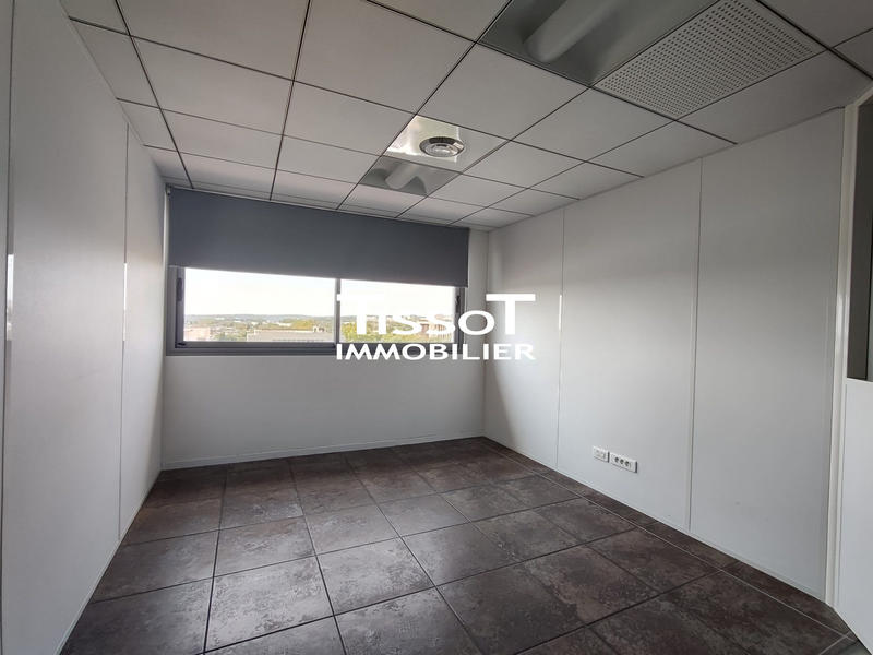 Bureau - 157 m² - 1 pièce