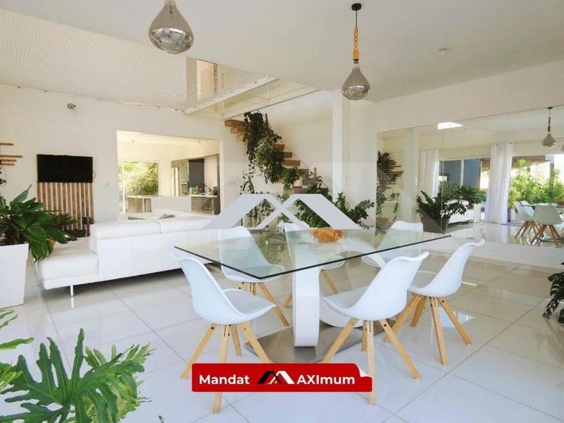 Maison - 160 m² - 5 pièces