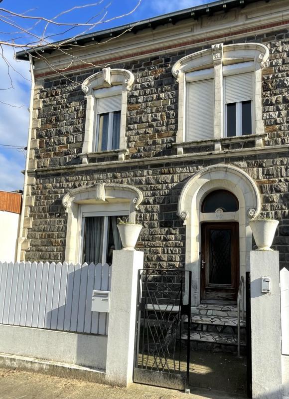 Maison - 268 m² - 8 pièces