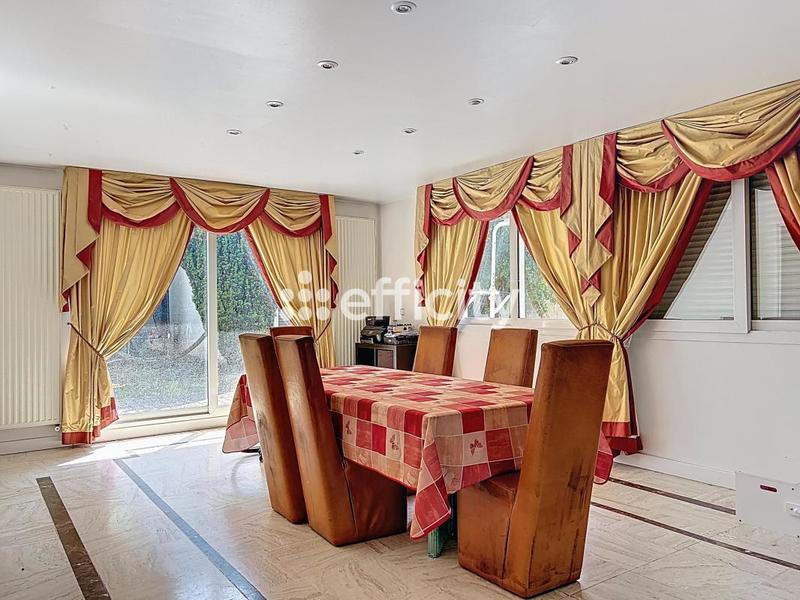 Maison - 240 m² - 7 pièces