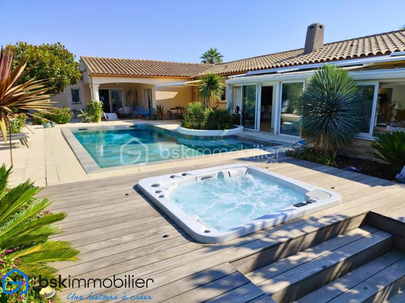 Villa - 237 m² - 6 pièces