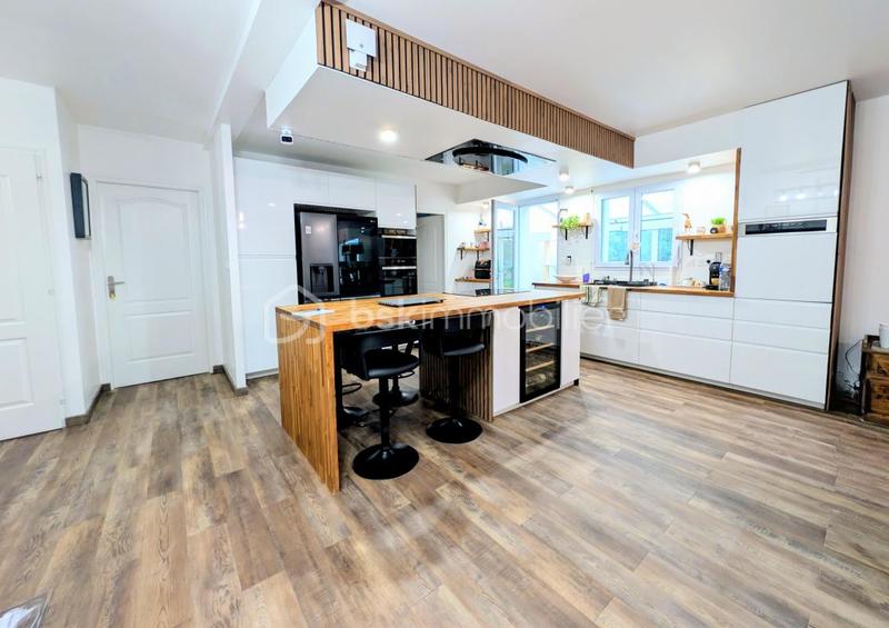 Maison - 174 m² - 6 pièces