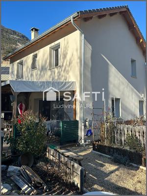 Maison - 95 m² - 5 pièces