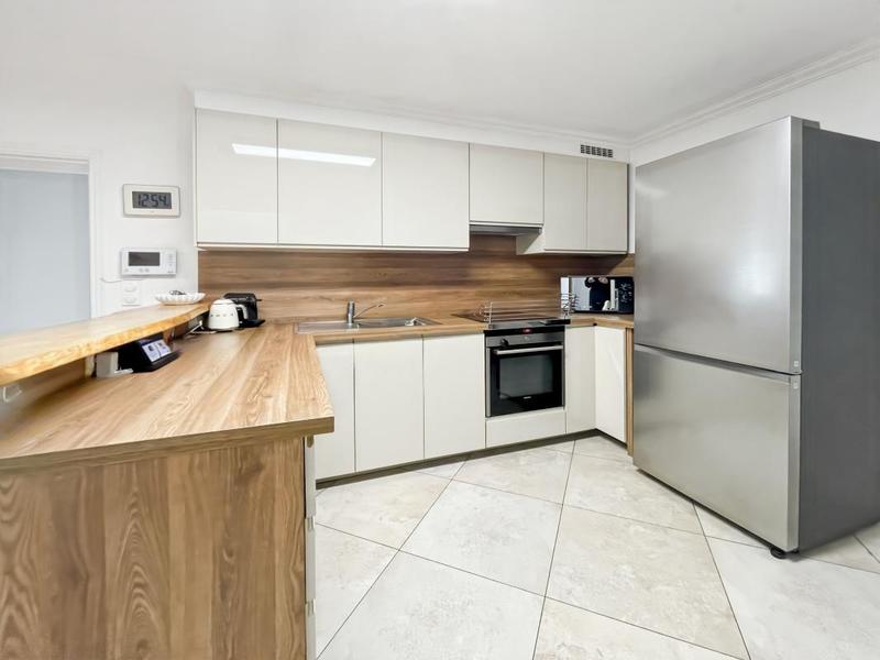 Maison - 241 m² - 10 pièces