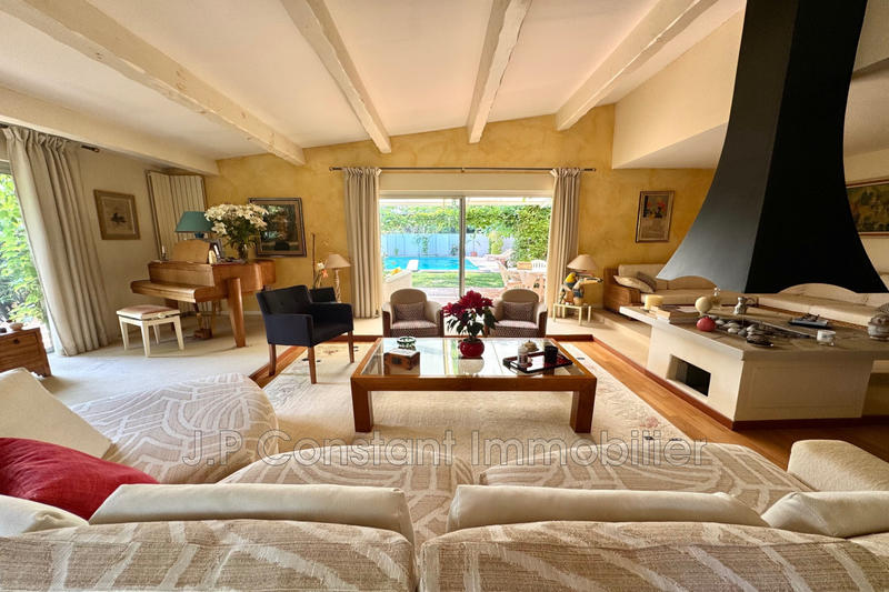 Maison - 260 m² - 6 pièces