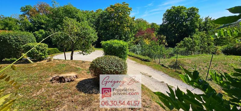 Maison - 1 000 m² - 40 pièces