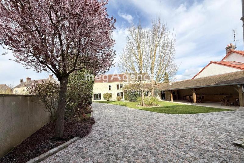 Maison - 210 m² - 7 pièces