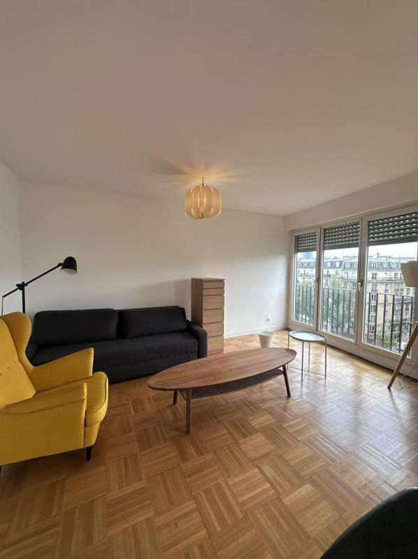 Studio - 60 m² - 1 pièce