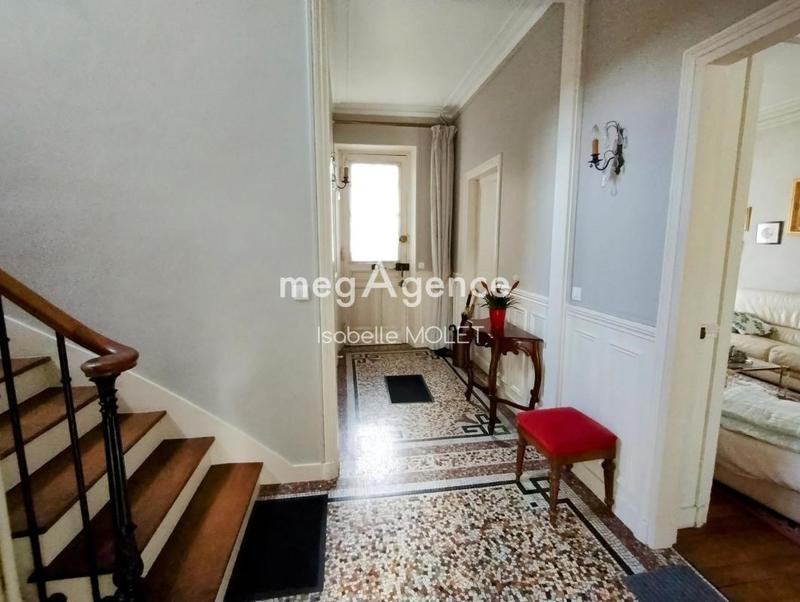 Maison - 176 m² - 9 pièces