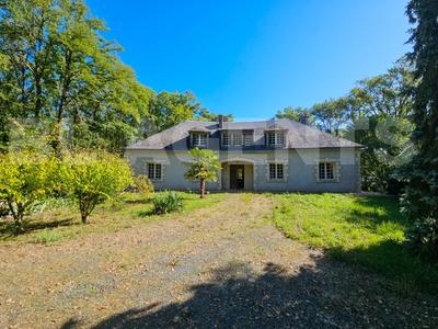 Maison traditionnelle - 250 m² - 8 pièces