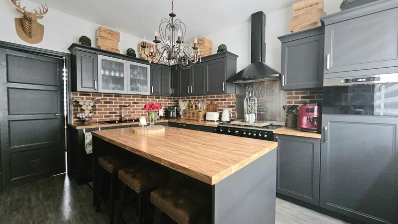 Maison ancienne - 147 m² - 8 pièces