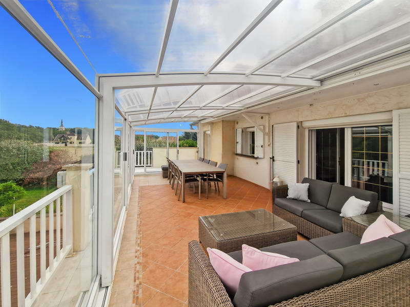 Maison - 273 m² - 9 pièces