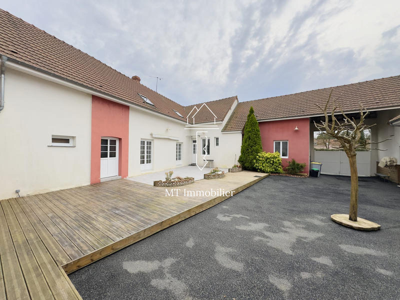 Maison - 280 m² - 9 pièces