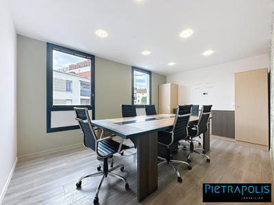 Bureau - 120 m² - 9 pièces