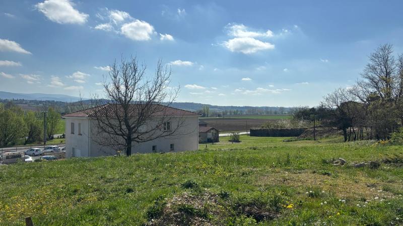 Terrain constructible - 1 200 m²