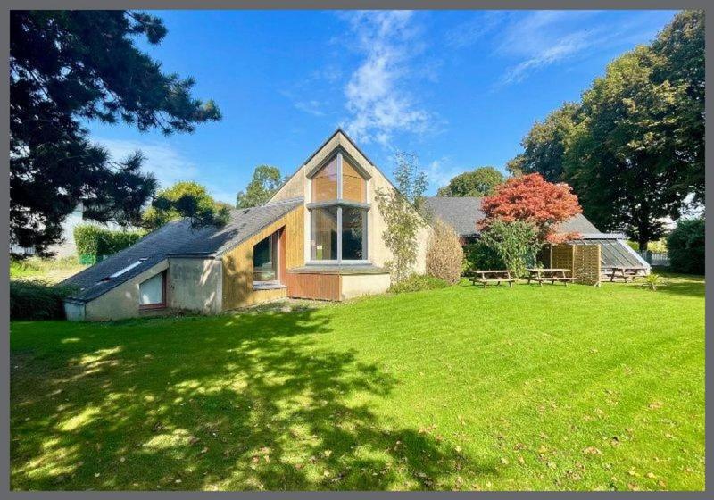 Pavillon - 230 m² - 8 pièces