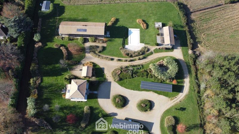 Maison - 737 m² - 20 pièces