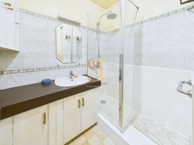 Appartement - 92 m² - 5 pièces