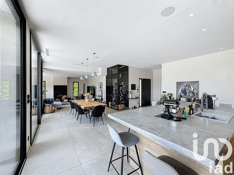 Maison - 230 m² - 7 pièces