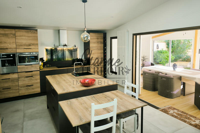 Villa - 170 m² - 9 pièces