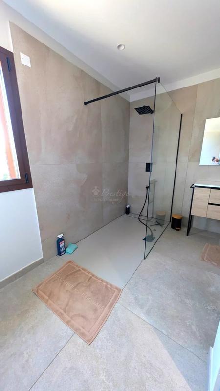 Maison - 260 m² - 7 pièces