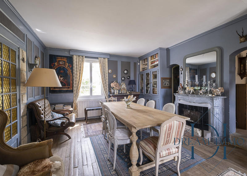 Maison - 288 m² - 13 pièces