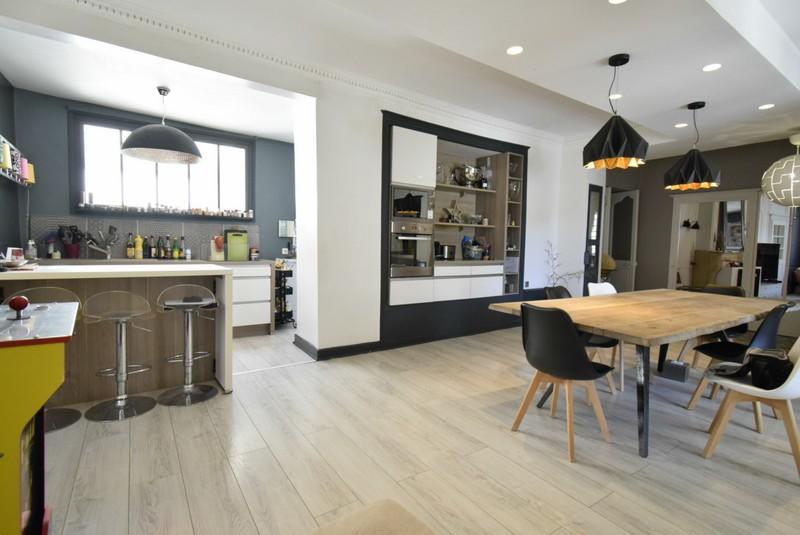 Maison - 300 m² - 10 pièces