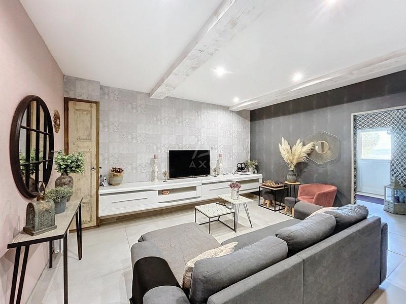 Maison - 332 m² - 6 pièces