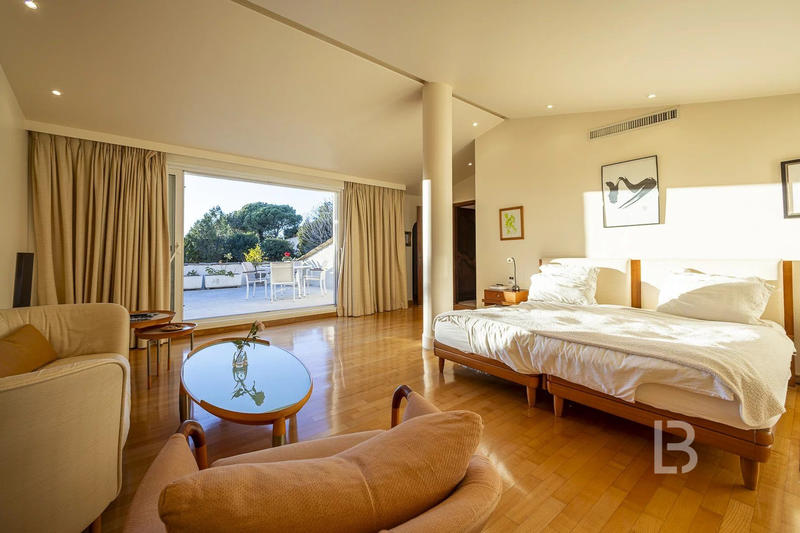 Maison - 230 m² - 5 pièces