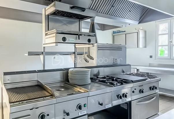 Demeure - 1 500 m² - 25 pièces