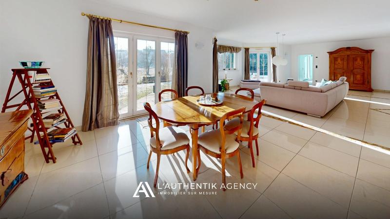 Villa - 366 m² - 8 pièces