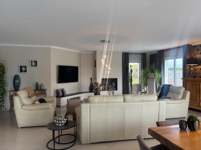 Maison - 232 m² - 6 pièces