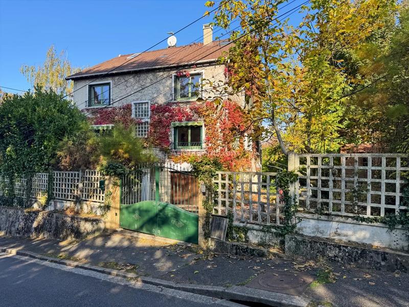 Maison - 260 m² - 10 pièces