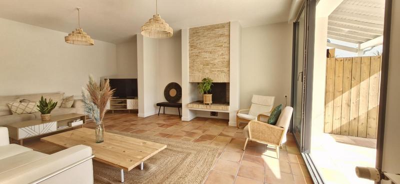 Maison - 241 m² - 8 pièces