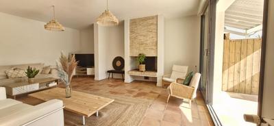 Maison - 241 m² - 8 pièces