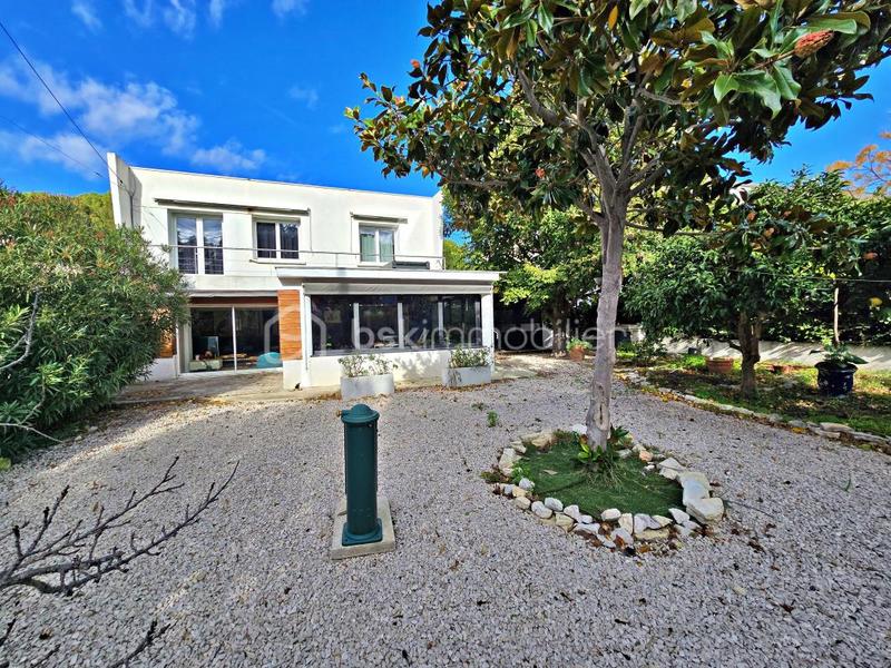 Maison traditionnelle - 202 m² - 7 pièces