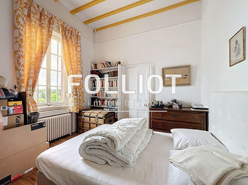 Maison - 235 m² - 10 pièces