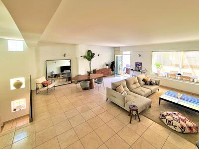 Appartement sur toit - 175 m² - 5 pièces