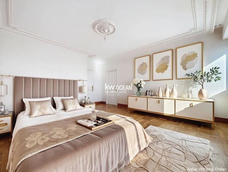 Appartement - 258 m² - 7 pièces