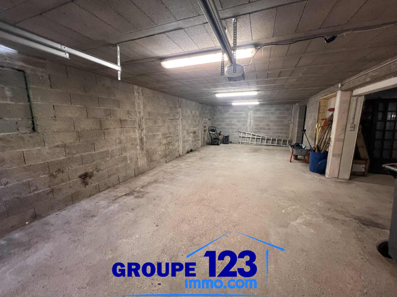 Maison - 180 m² - 8 pièces