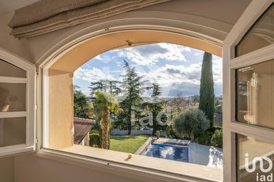 Maison - 284 m² - 6 pièces