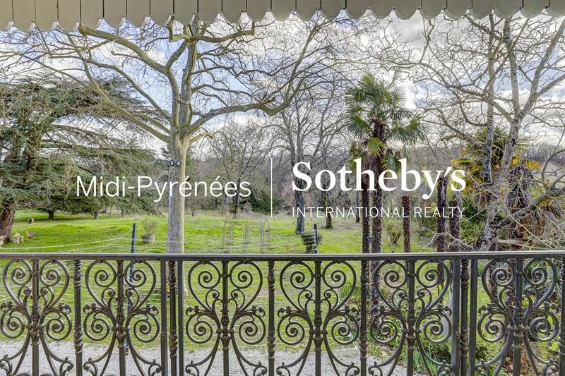 Château - 1 700 m² - 50 pièces