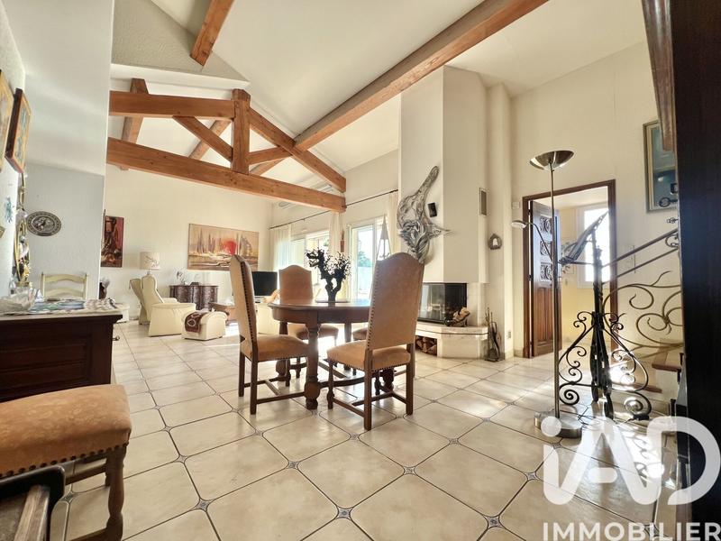 Maison - 260 m² - 7 pièces