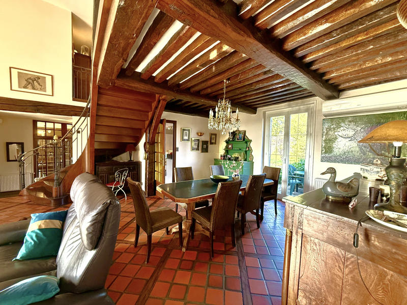 Maison - 205 m² - 8 pièces