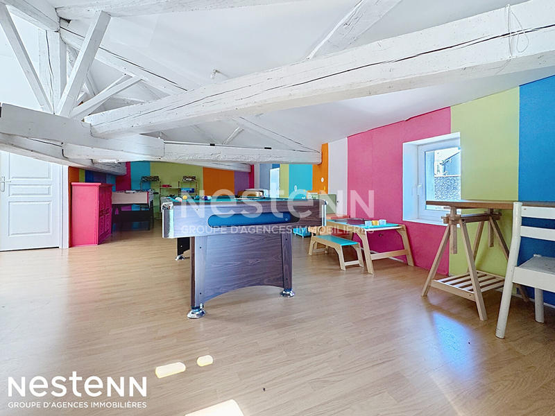 Maison - 242 m² - 8 pièces