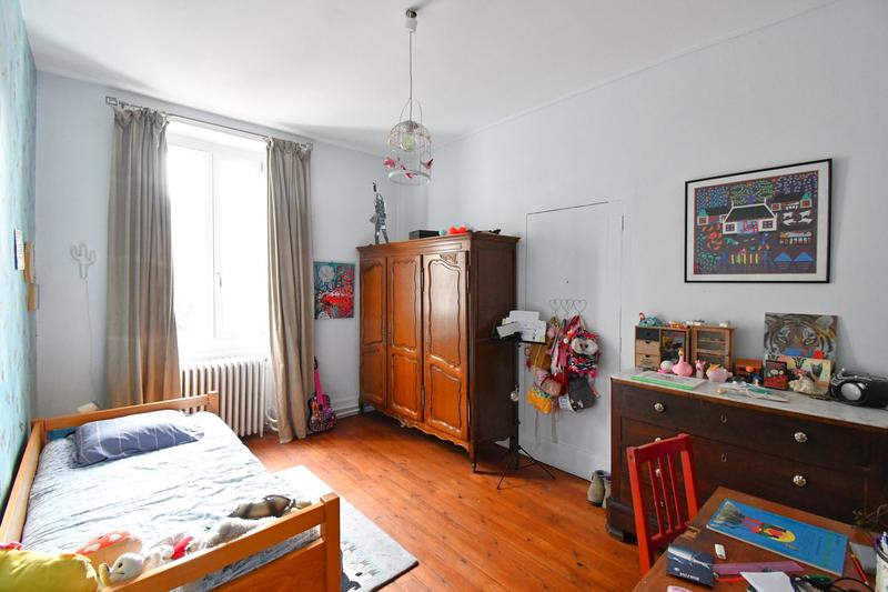 Maison - 230 m² - 8 pièces