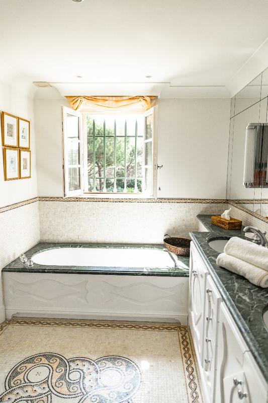 Maison - 438 m² - 15 pièces