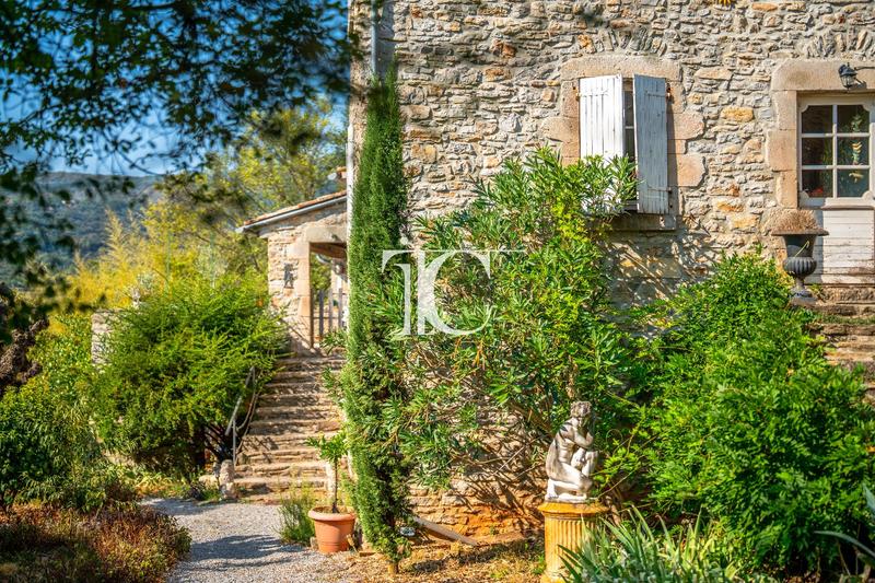 Maison - 198 m² - 7 pièces