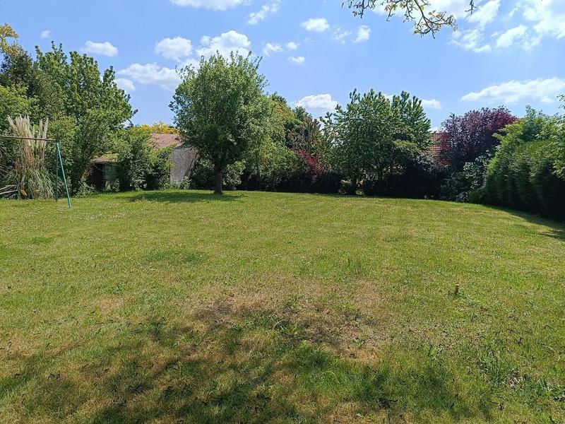 Terrain constructible - 1 103 m²